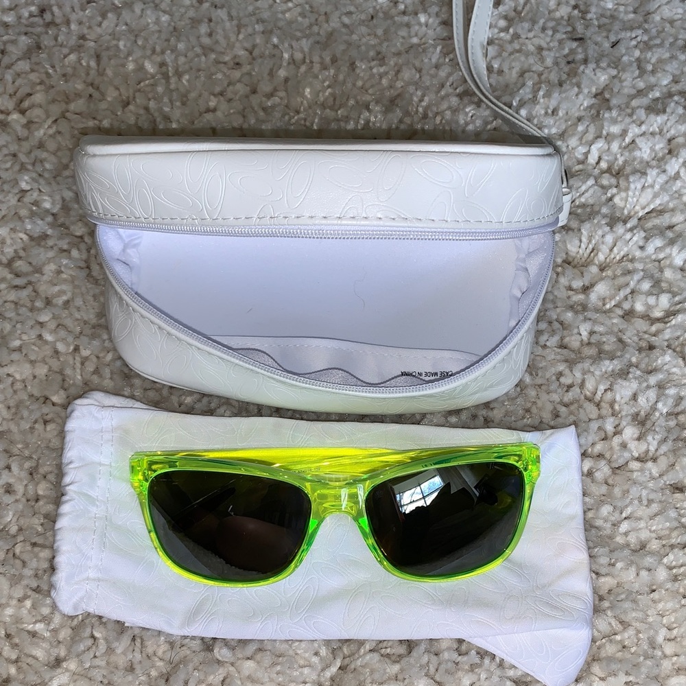 NWOT OAKLEY Forehand Neon Sunglasses💚